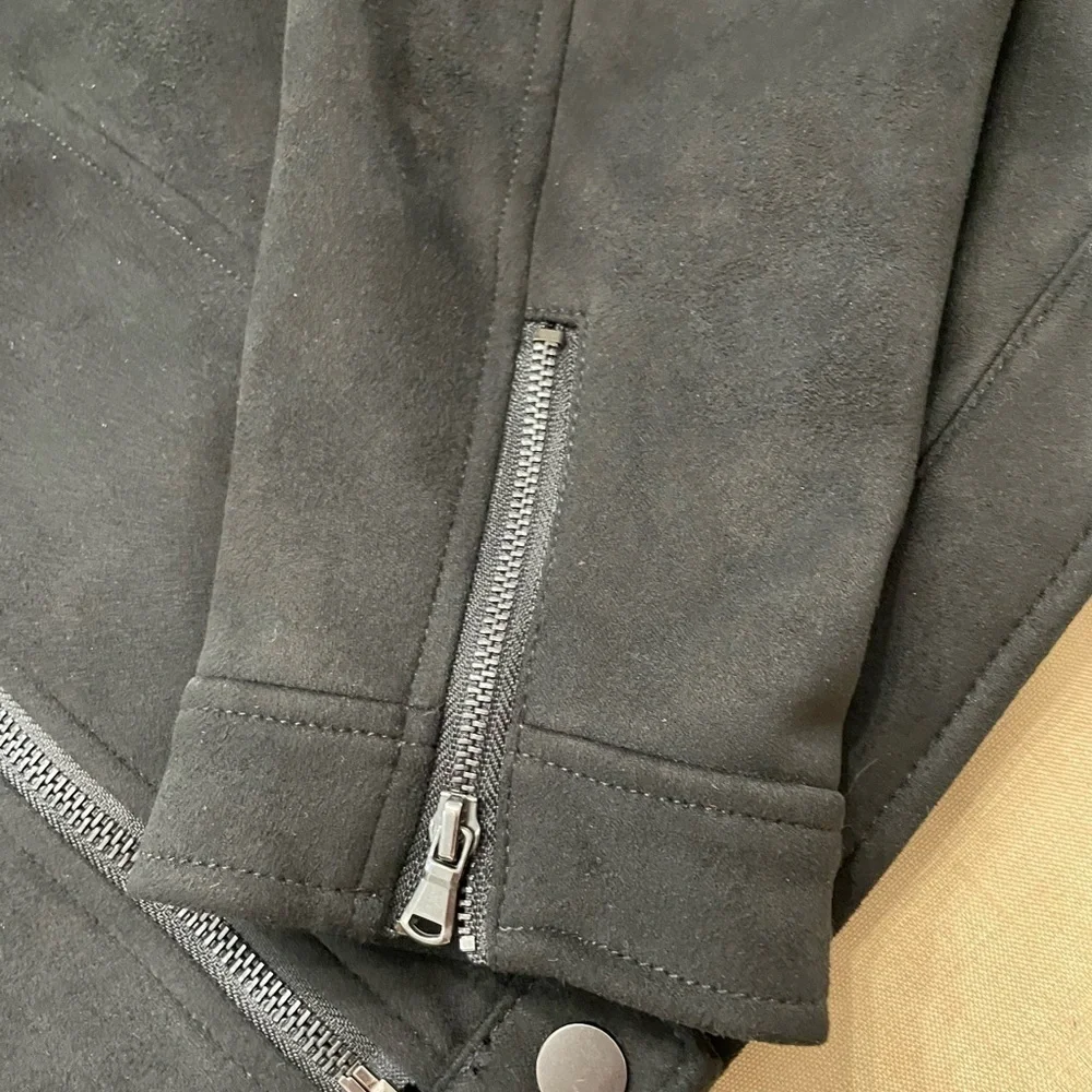 Coffee Shop NY women’s size medium Foux Suede Jacket with stretch.black, zipper